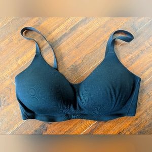 Nike Women's Alate Minimalist Sports Bra, M (C-M), Black